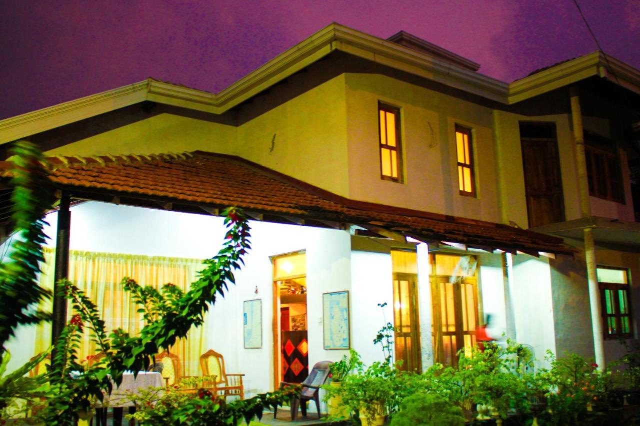 Friends Home Kudapaduwa Exterior foto